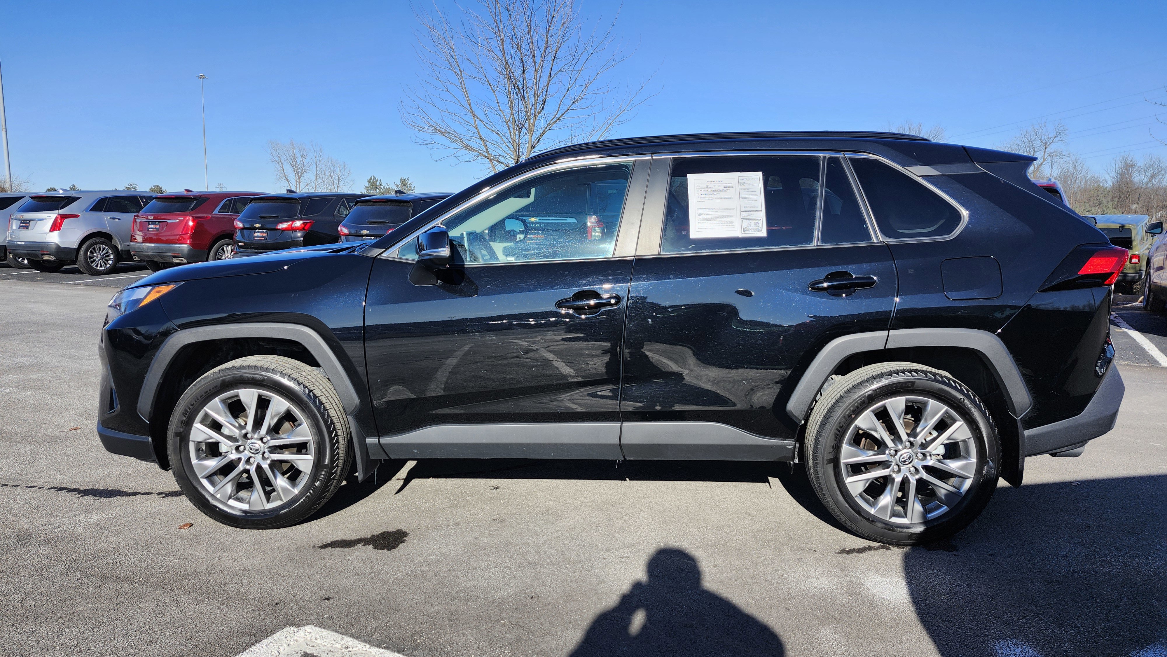 Used 2023 Toyota RAV4 XLE Premium image 15