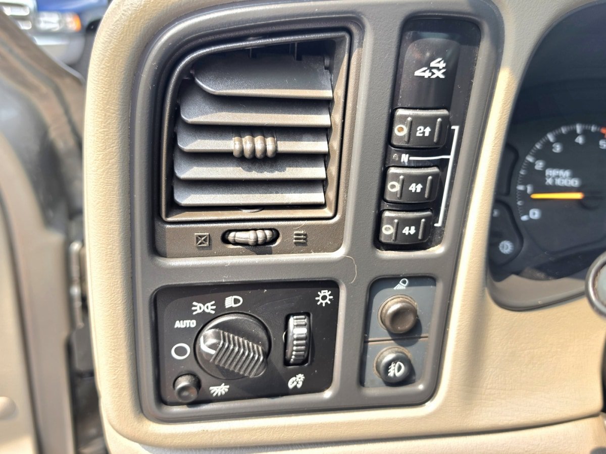 Used 2007 GMC Sierra 2500 SLT w/ Heavy-Duty Power Package AWD/4WD image 12