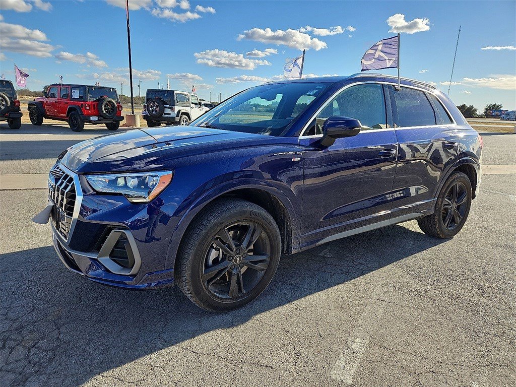 Used 2022 Audi Q3 2.0T Premium w/ Convenience Package image 2