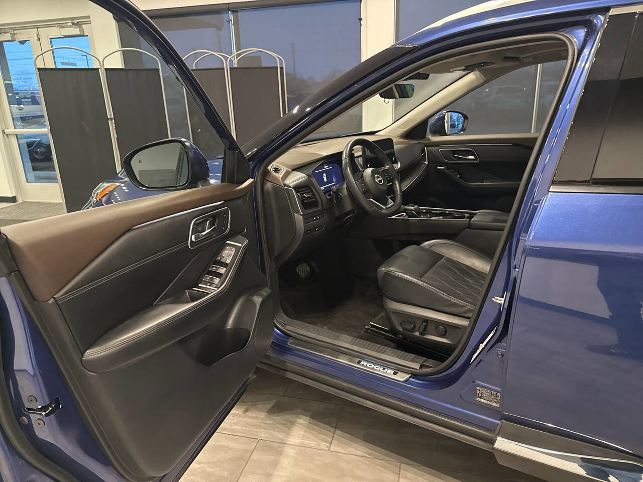 Used 2022 Nissan Rogue Platinum w/ Head-Up Display Package image 15