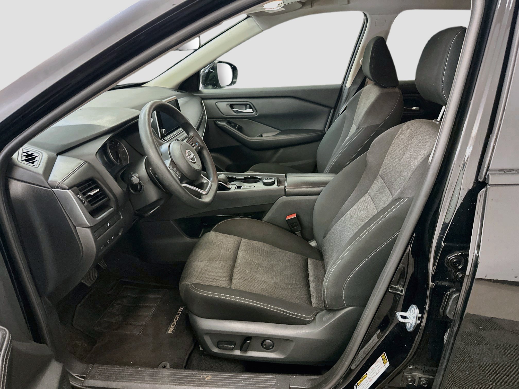 Used 2024 Nissan Rogue SV AWD/4WD image 13