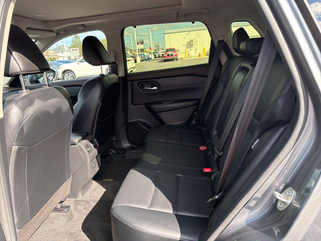 Used 2023 Nissan Rogue SV w/ SV Premium B Package AWD/4WD image 17