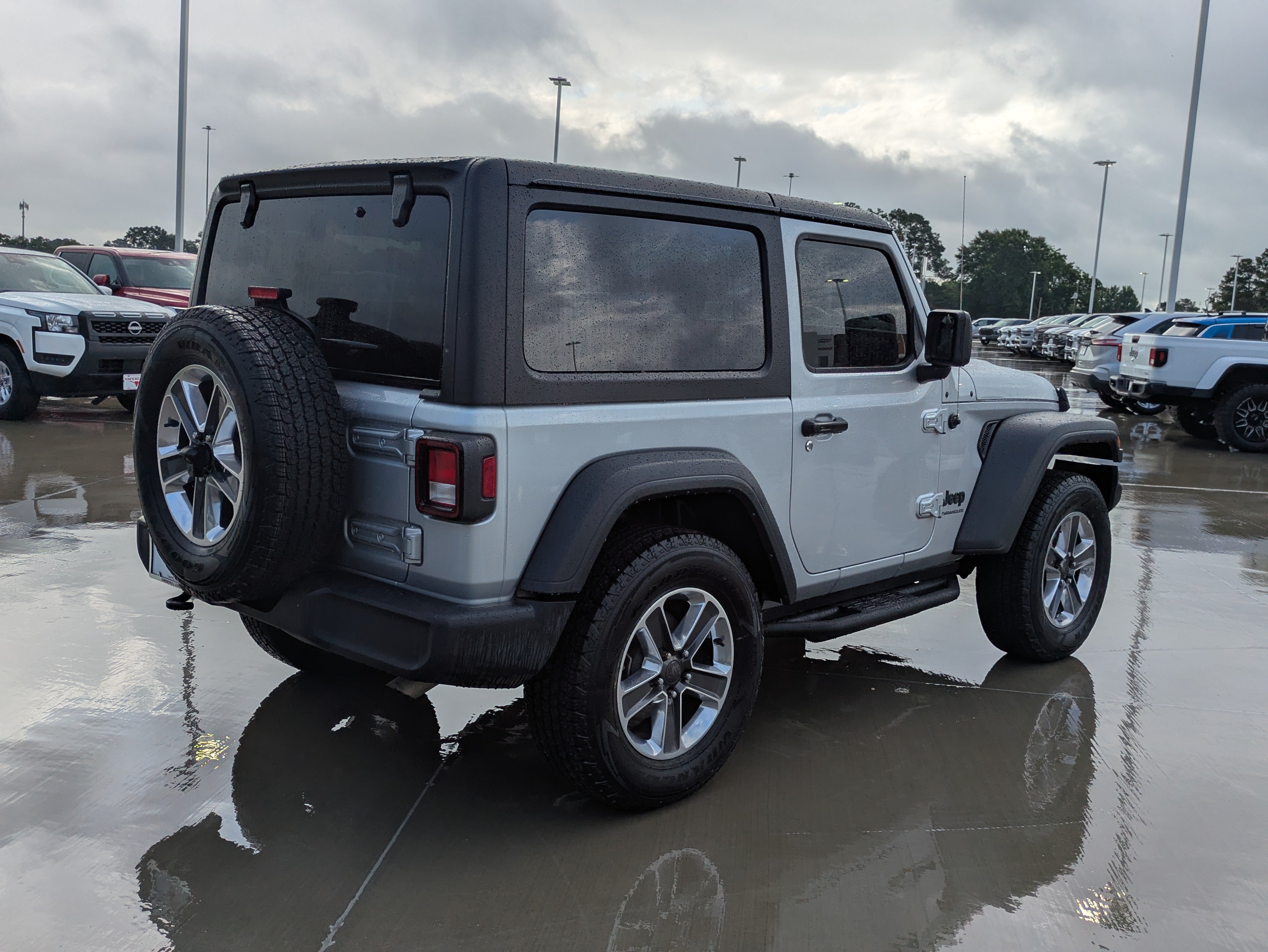 Used 2023 Jeep Wrangler Sport AWD/4WD image 5