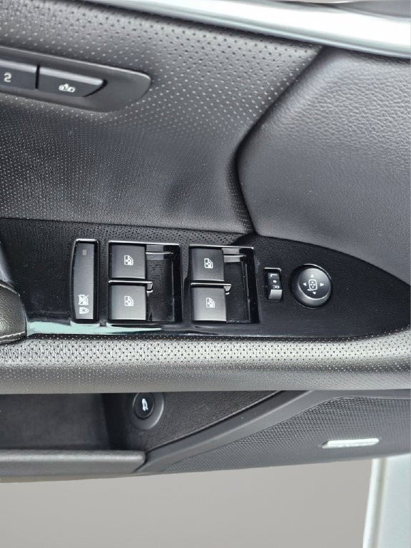 Used 2014 Cadillac XTS Luxury image 28