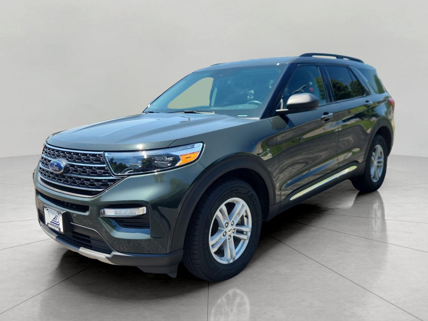 Used 2024 Ford Explorer XLT w/ Equipment Group 202A AWD/4WD image 3