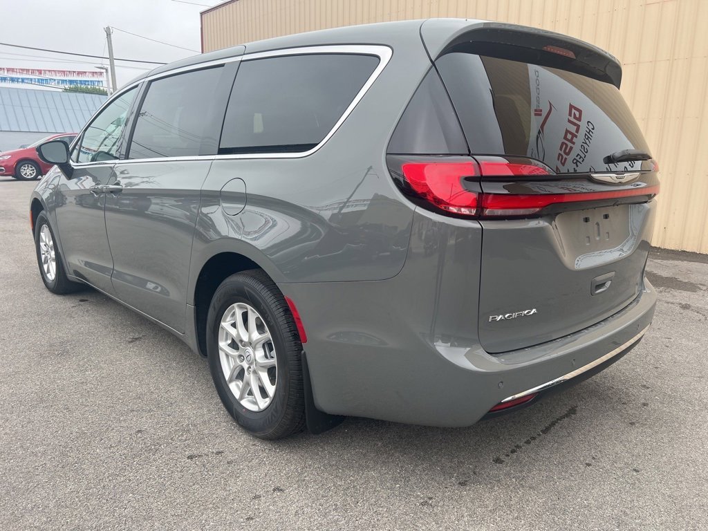 New 2025 Chrysler Pacifica Select image 7