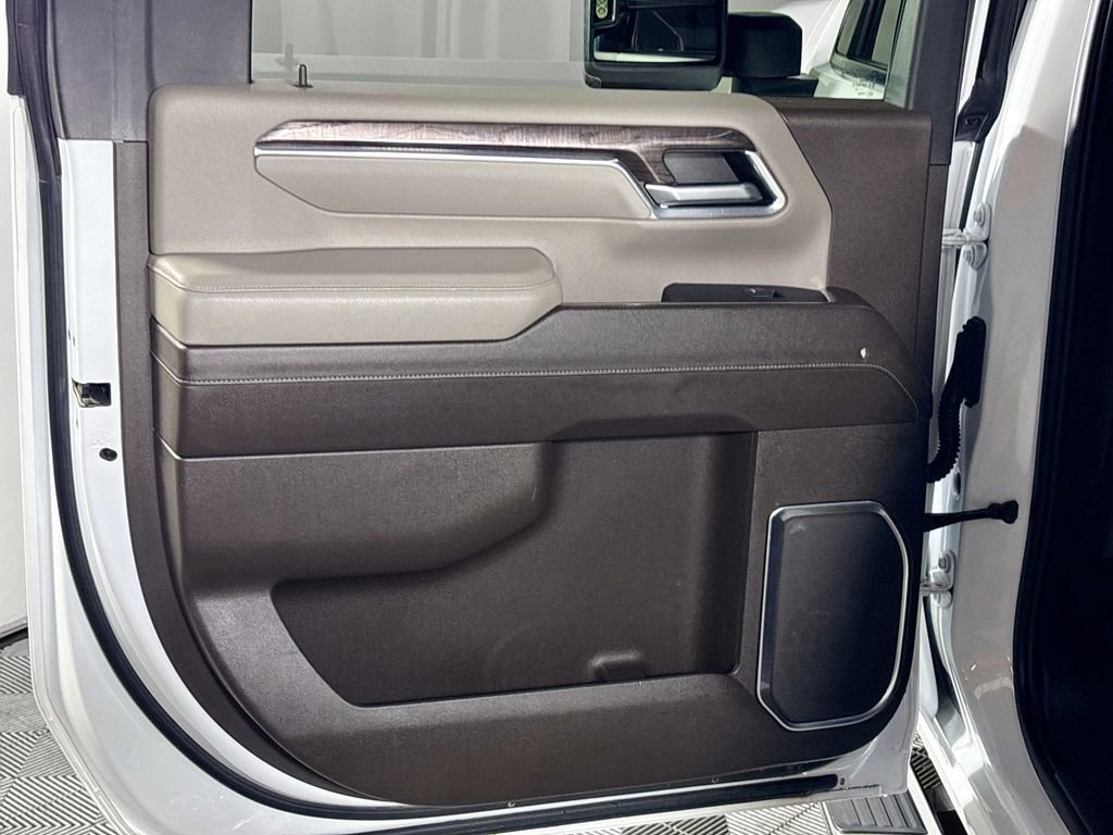 Used 2024 Chevrolet Silverado 3500 LTZ w/ LTZ Convenience Package image 19