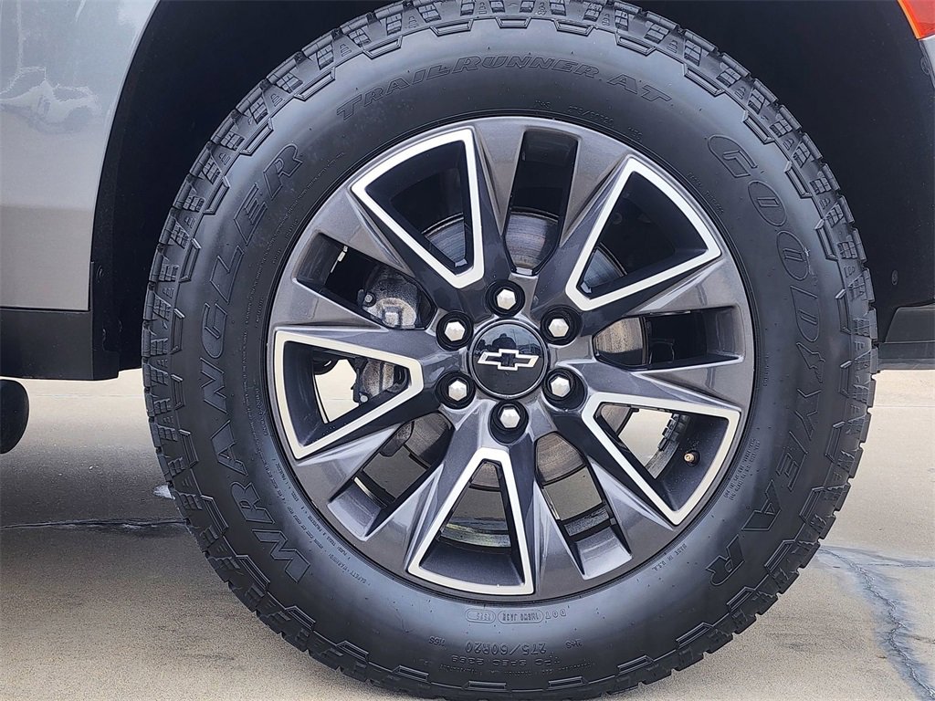 Used 2021 Chevrolet Suburban Z71 w/ Z71 Off-Road Package image 4