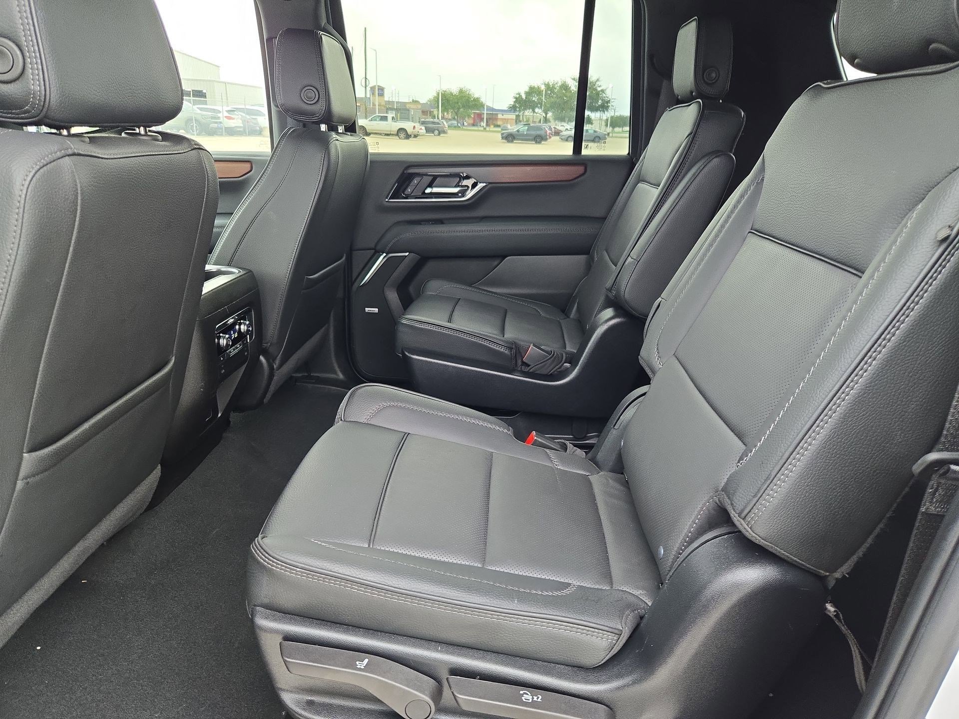 Used 2025 GMC Yukon XL Denali AWD/4WD image 28