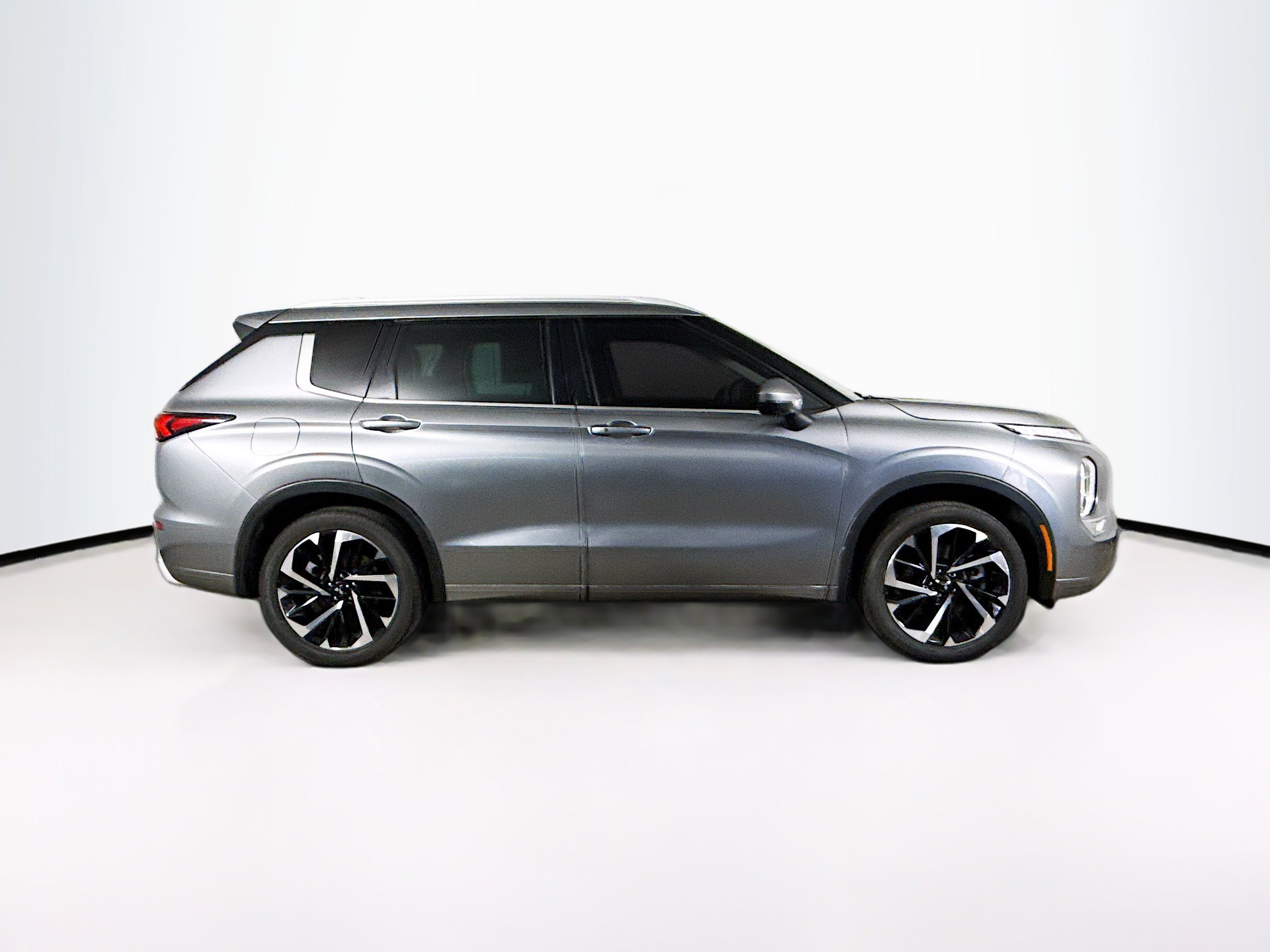 Used 2022 Mitsubishi Outlander SEL FWD image 2