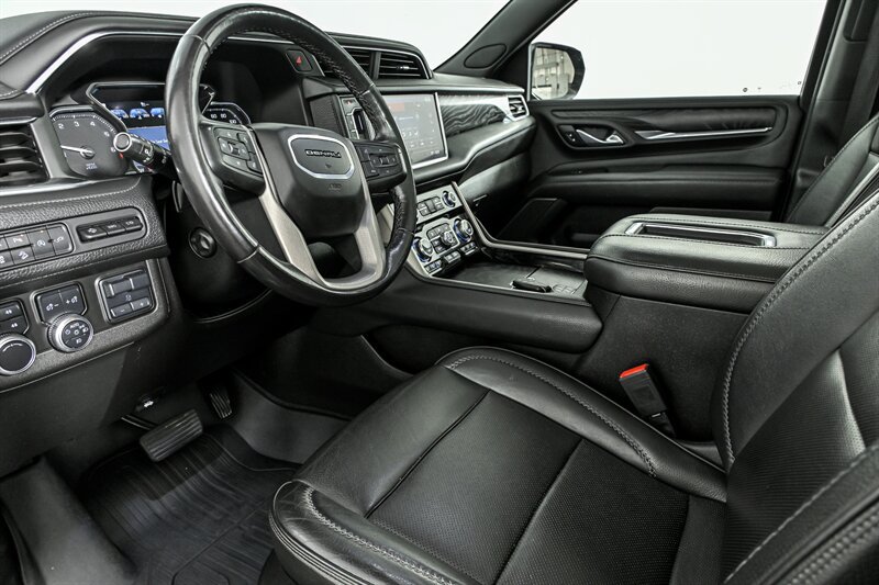 Used 2021 GMC Yukon XL Denali w/ Denali Premium Package AWD/4WD image 14