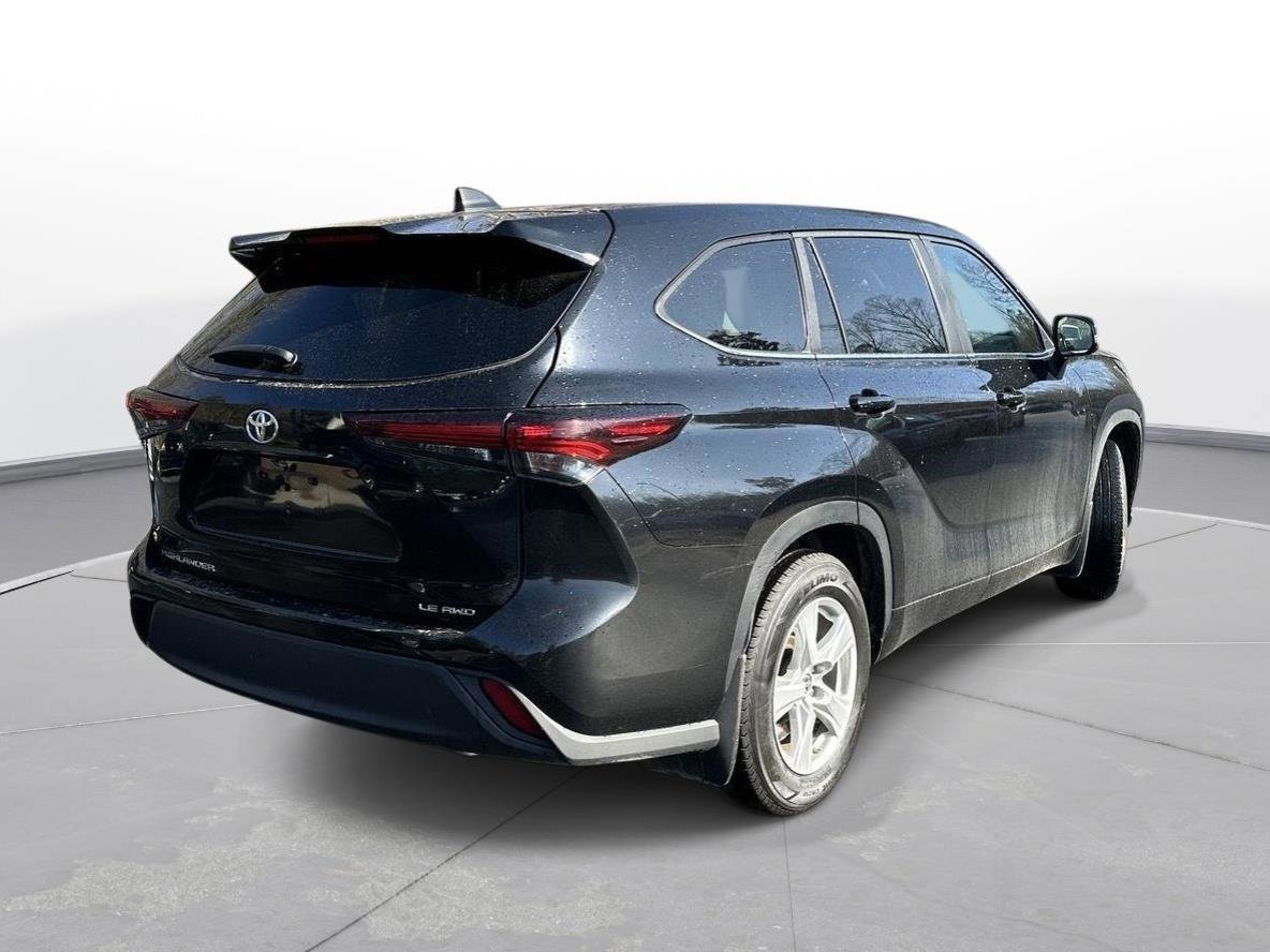 Certified 2024 Toyota Highlander LE image 7