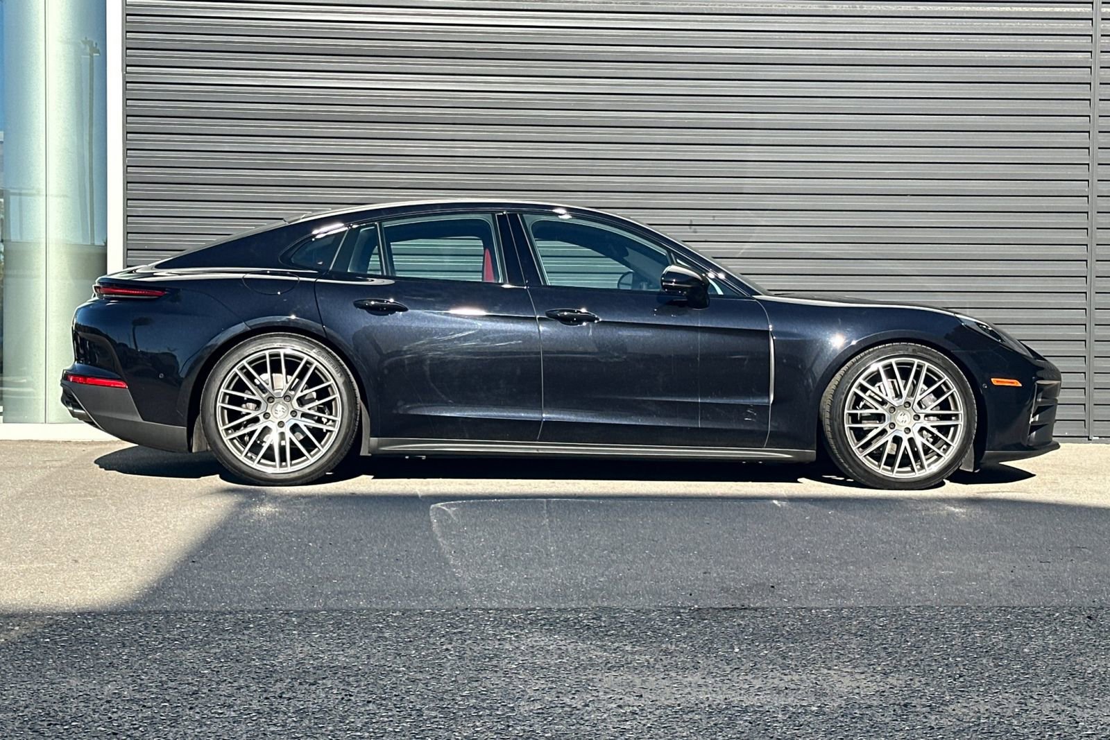 Used 2024 Porsche Panamera image 9