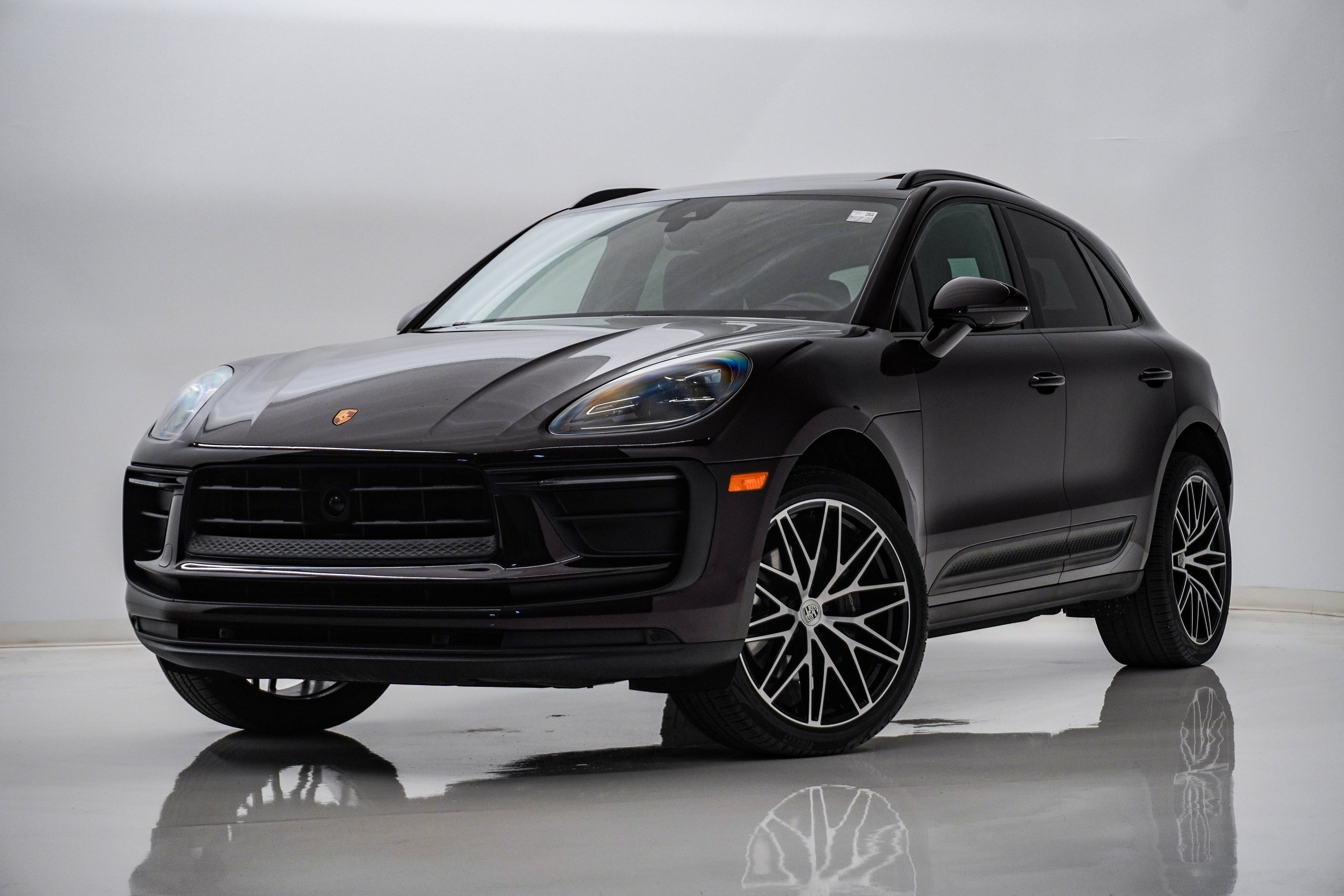 Certified 2023 Porsche Macan Turbo AWD/4WD image 1