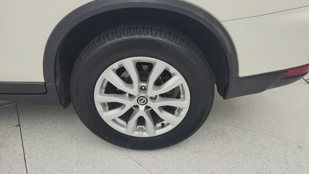 Used 2020 Nissan Rogue SV FWD image 26