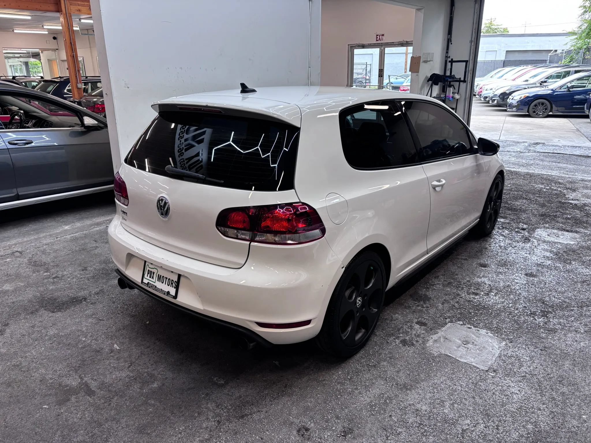 Used 2011 Volkswagen Golf 2-Door FWD image 6