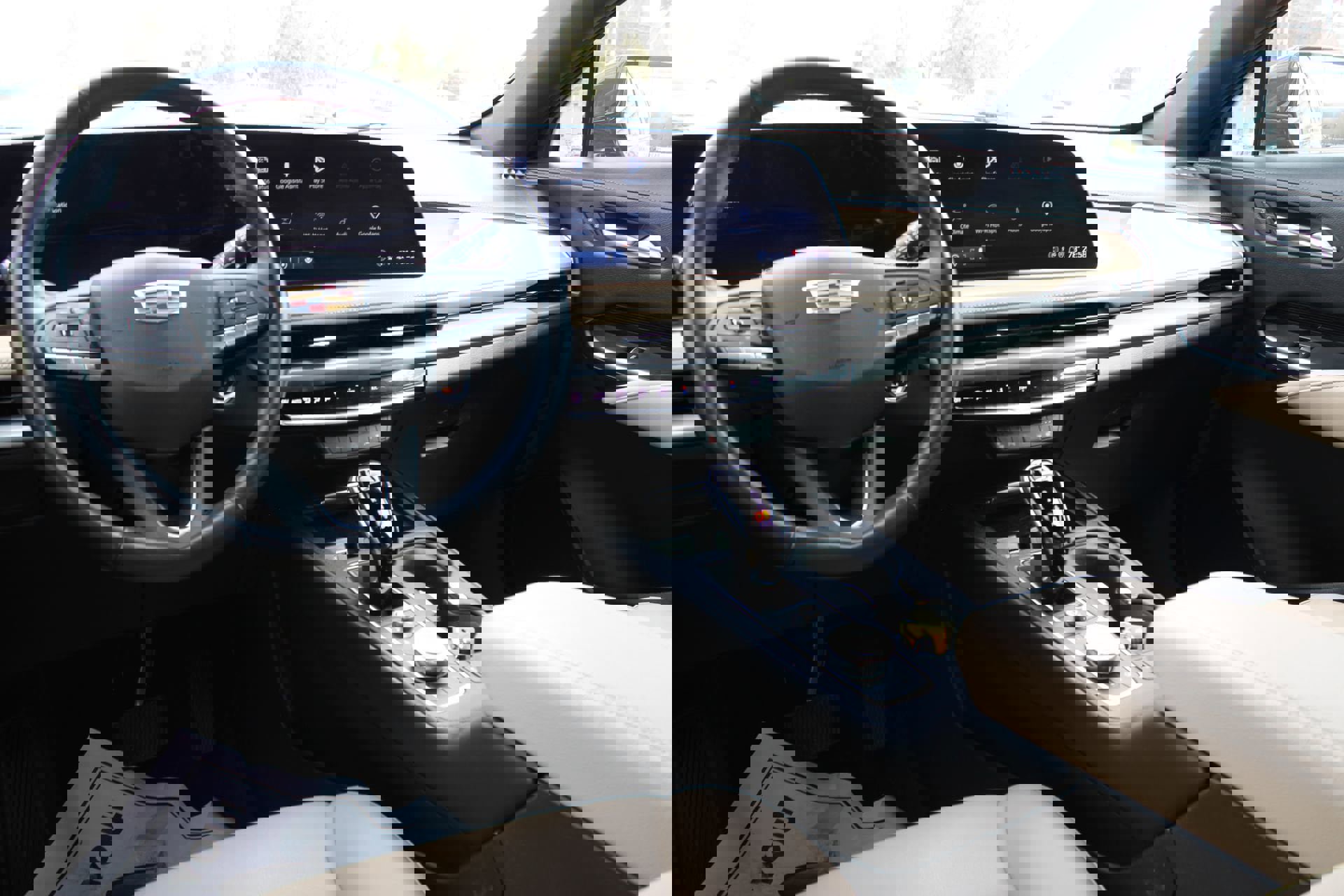 Used 2024 Cadillac XT4 Luxury image 24