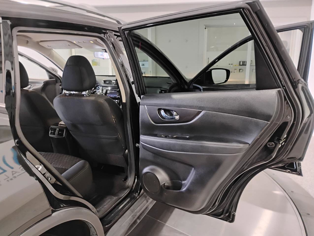 Used 2019 Nissan Rogue SV FWD image 45