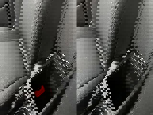 Used 2023 Jeep Renegade Latitude AWD/4WD image 31