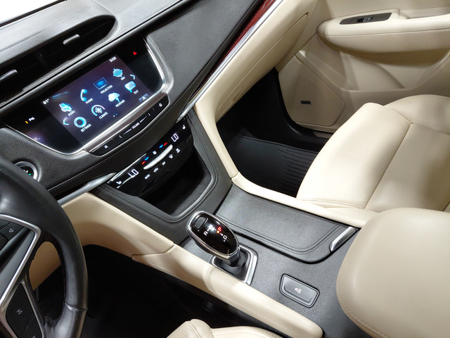 Certified 2018 Cadillac XT5 Luxury w/ Driver Awareness Package FWD image 30