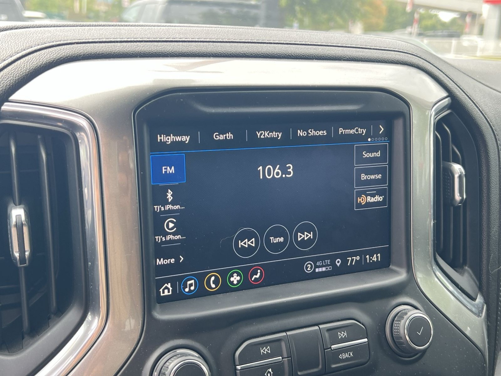 Used 2021 Chevrolet Silverado 1500 LT Trail Boss w/ Convenience Package II AWD/4WD image 14