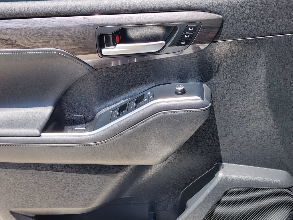 Certified 2020 Toyota Highlander Limited FWD image 24