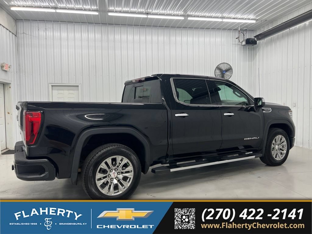 Used 2022 GMC Sierra 1500 Denali w/ Technology Package AWD/4WD image 2