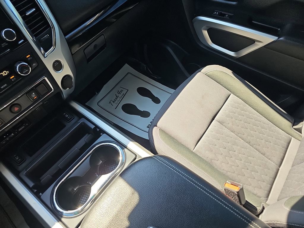 Used 2020 Nissan Titan SV w/ SV Convenience Package image 28