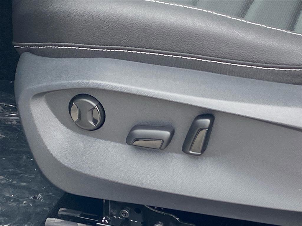 New 2026 Volkswagen Taos SEL AWD/4WD image 3
