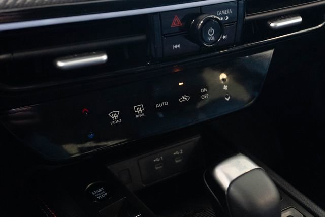 Used 2025 Nissan Kicks SR image 27