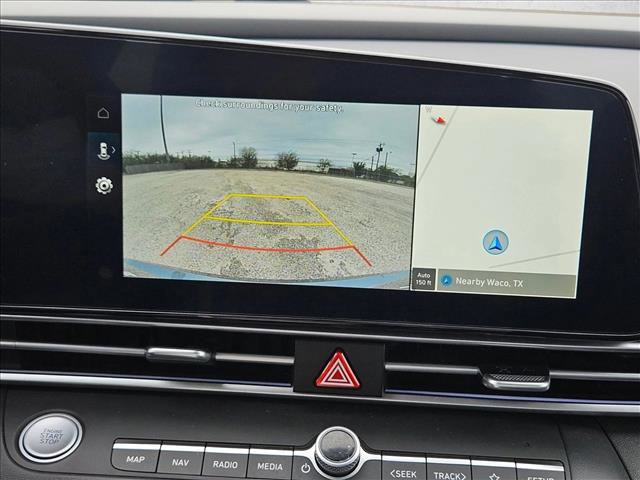 Used 2025 Hyundai Elantra Limited image 16