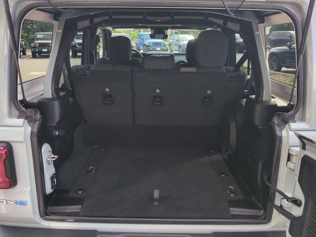 Used 2024 Jeep Wrangler Unlimited Sahara w/ Technology Group AWD/4WD image 13
