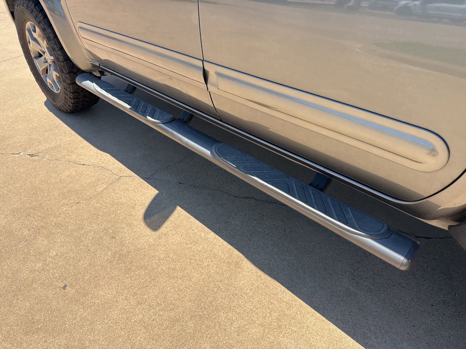 Used 2016 Nissan Frontier SL image 12