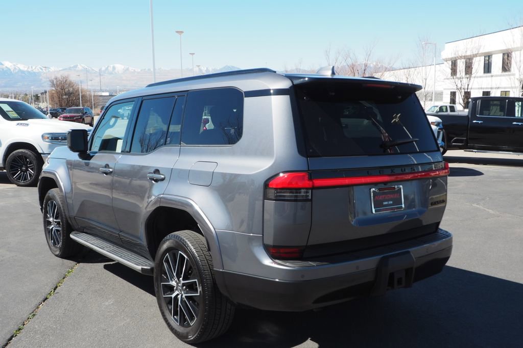 Used 2024 Lexus GX 550 w/ Accessory Package (2T) image 4