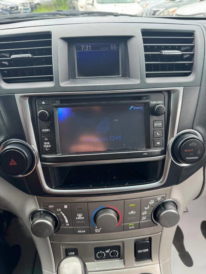 Used 2013 Toyota Highlander SE image 21