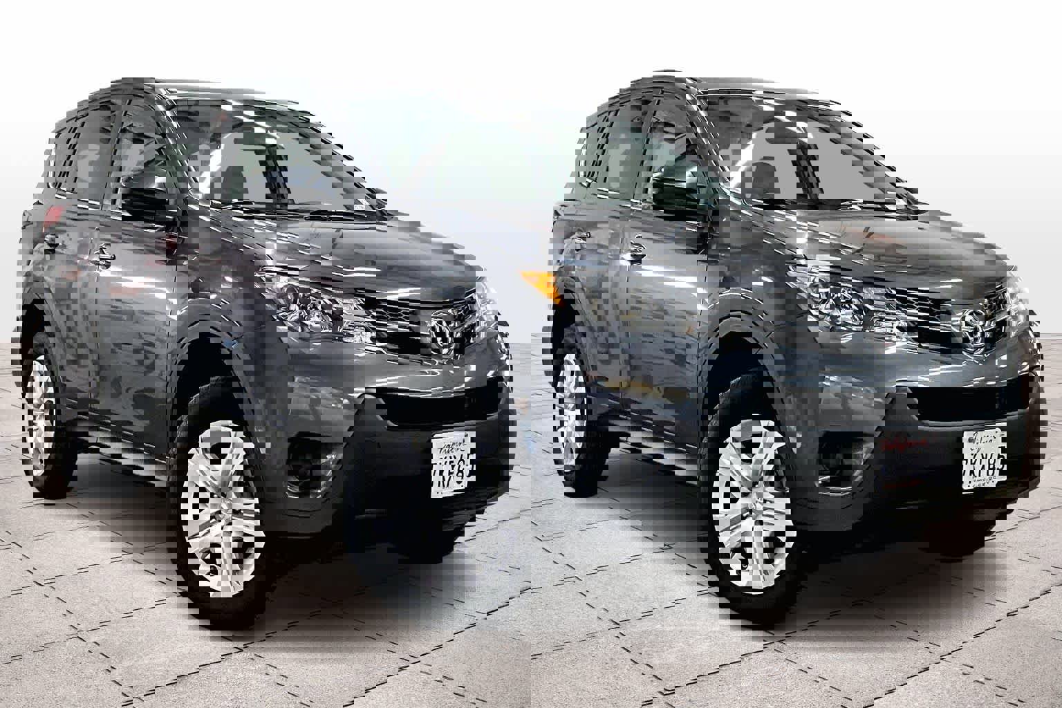 Used 2015 Toyota RAV4 LE image 2