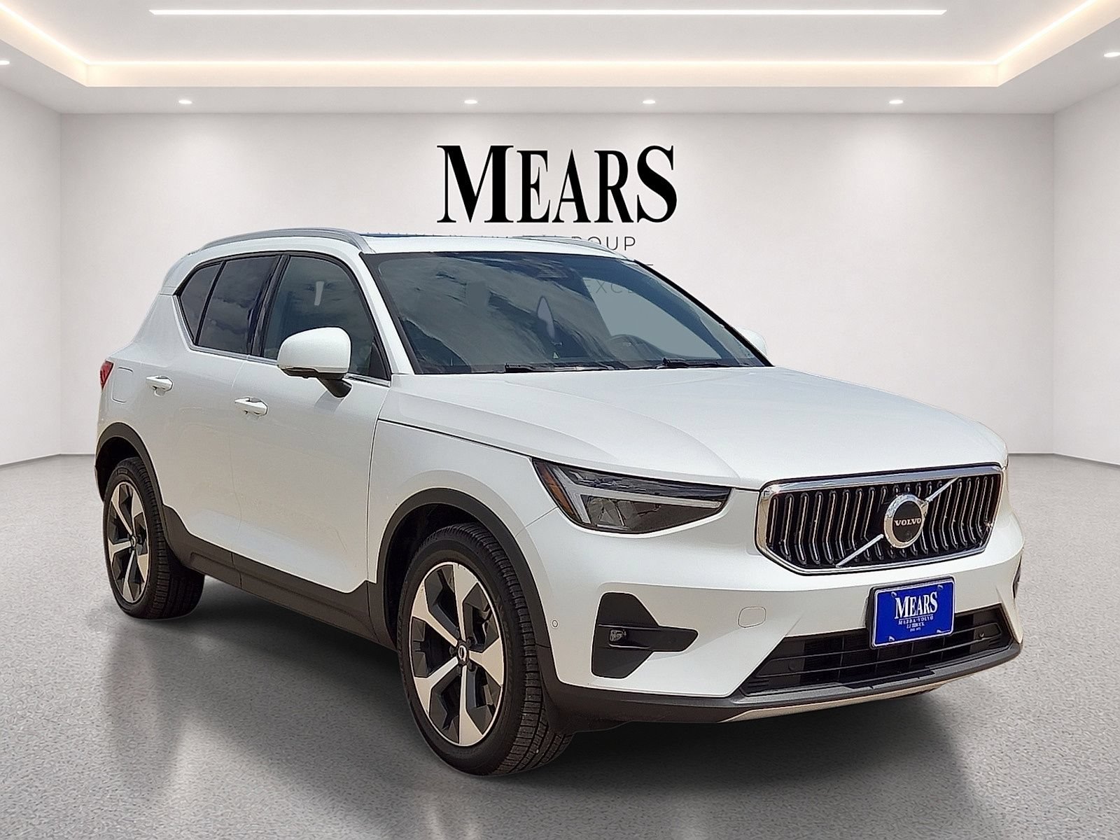 Used 2023 Volvo XC40 B5 Plus w/ Driver Assist Package AWD/4WD image 8