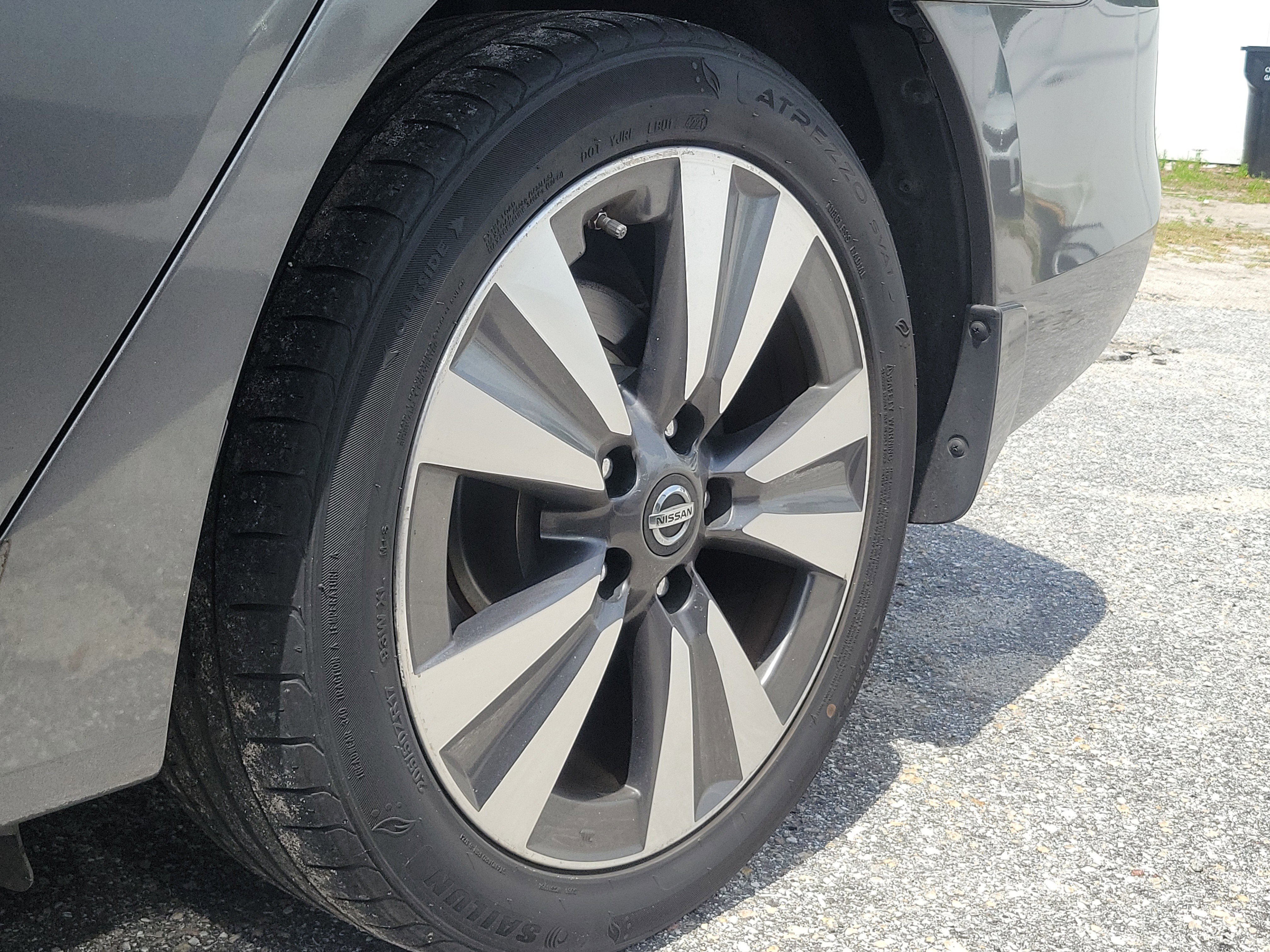 Used 2016 Nissan Sentra SL image 5
