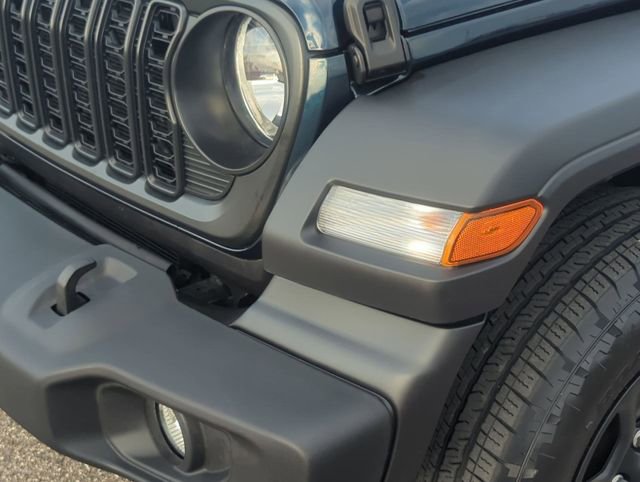 Used 2025 Jeep Wrangler Sport image 9