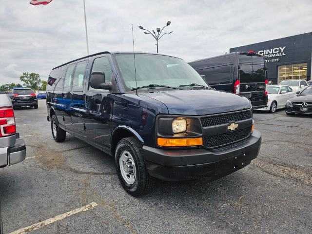 Used 2009 Chevrolet Express 3500 Extended image 3