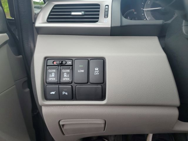 Used 2016 Honda Odyssey Touring Elite image 22