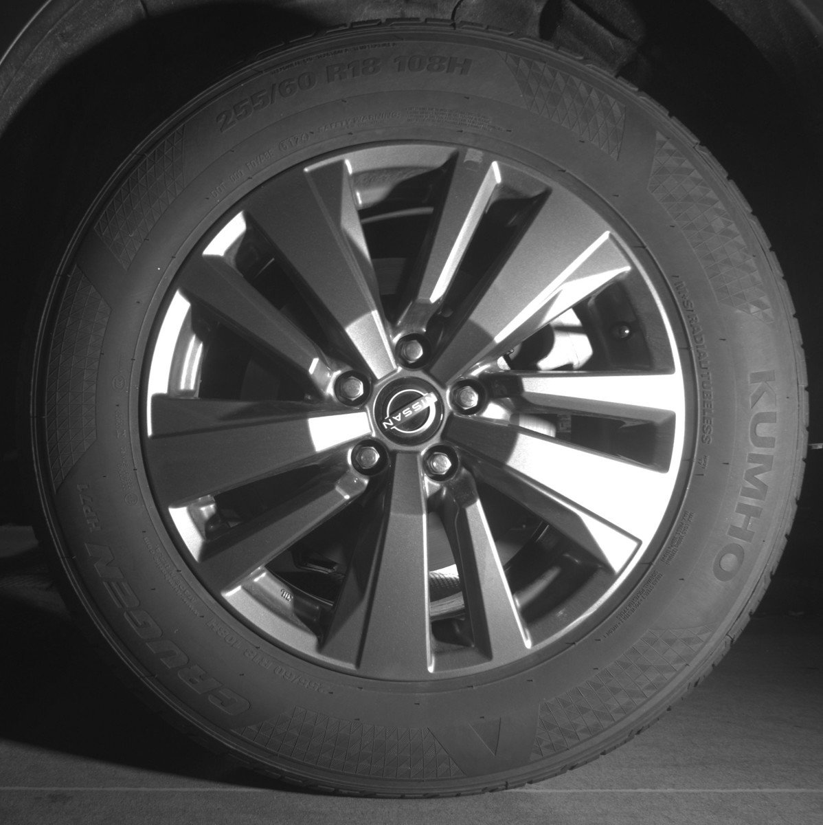 Used 2025 Nissan Pathfinder SV FWD image 14