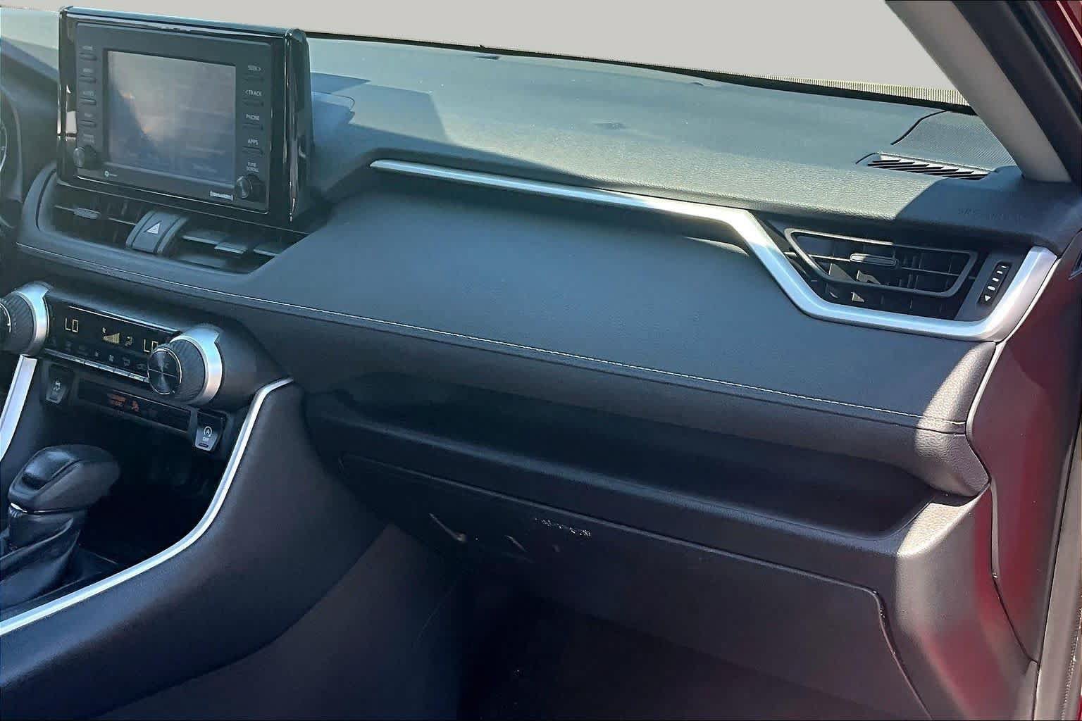 Used 2021 Toyota RAV4 XLE AWD/4WD image 18
