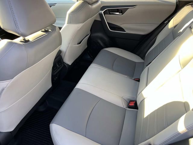 Used 2020 Toyota RAV4 XLE Premium image 18
