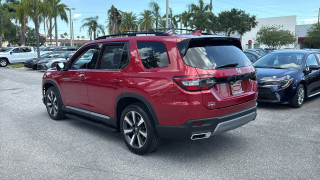 Used 2023 Honda Pilot Touring image 5