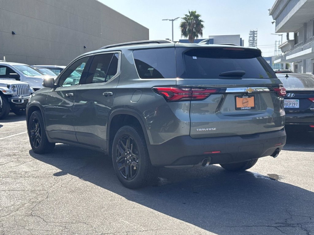 Used 2023 Chevrolet Traverse LT FWD image 4