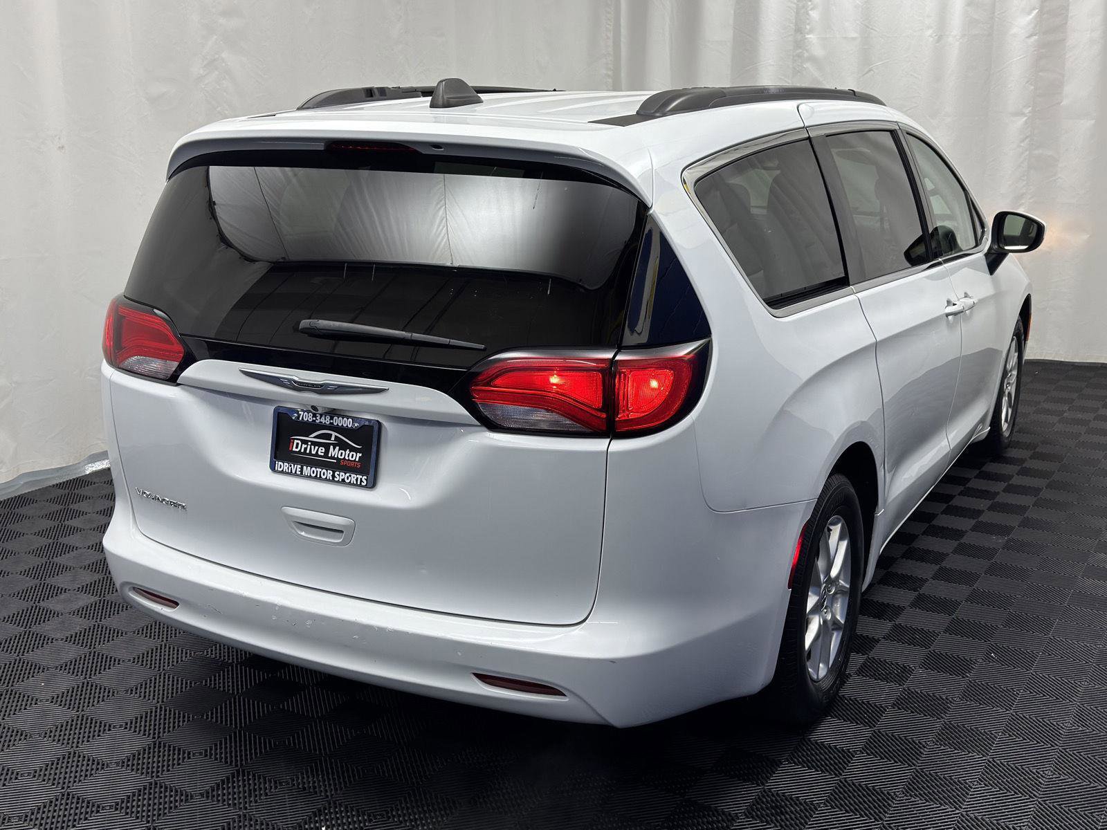 Used 2021 Chrysler Voyager Lxi image 12