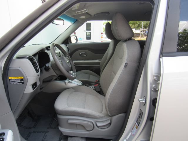 Used 2017 Kia Soul EV-e FWD image 12