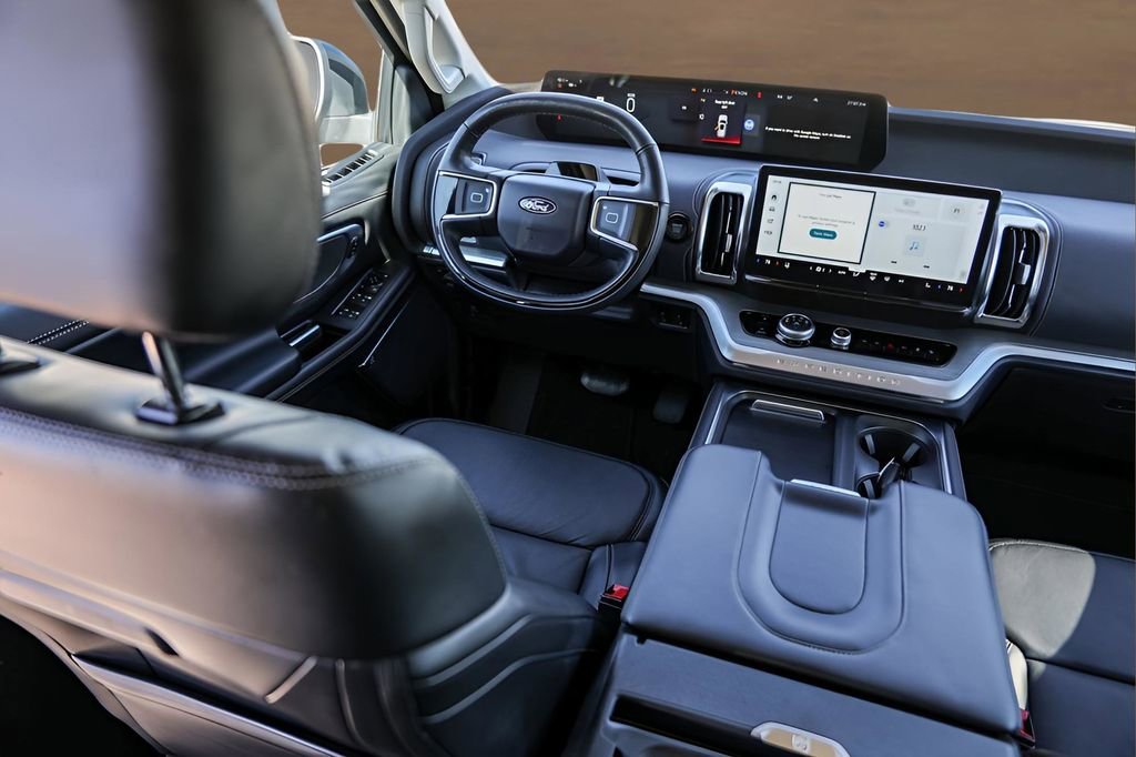 Used 2025 Ford Expedition Platinum image 29