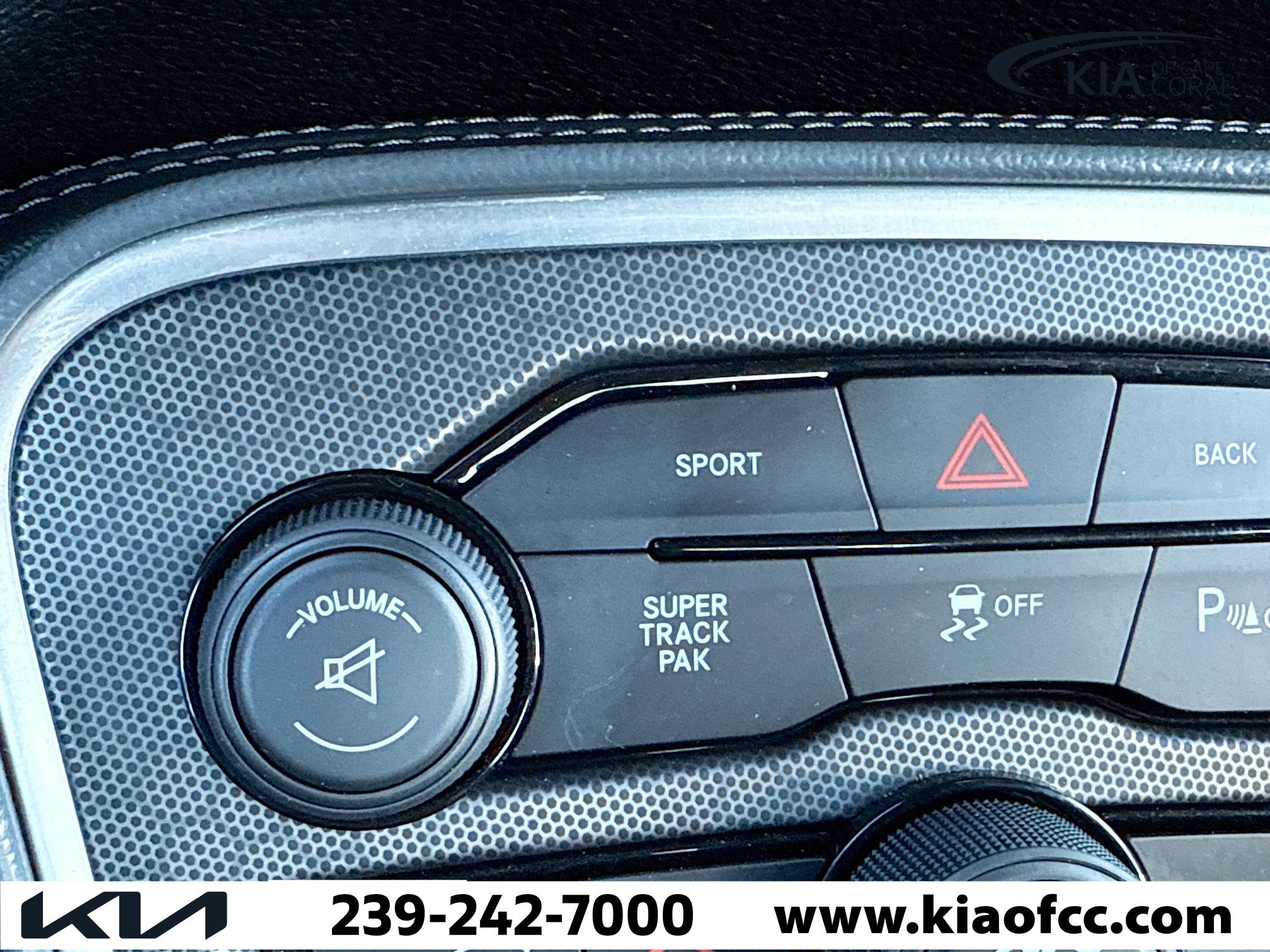 Used 2015 Dodge Challenger R/T Scat Pack w/ Leather Interior Group image 25